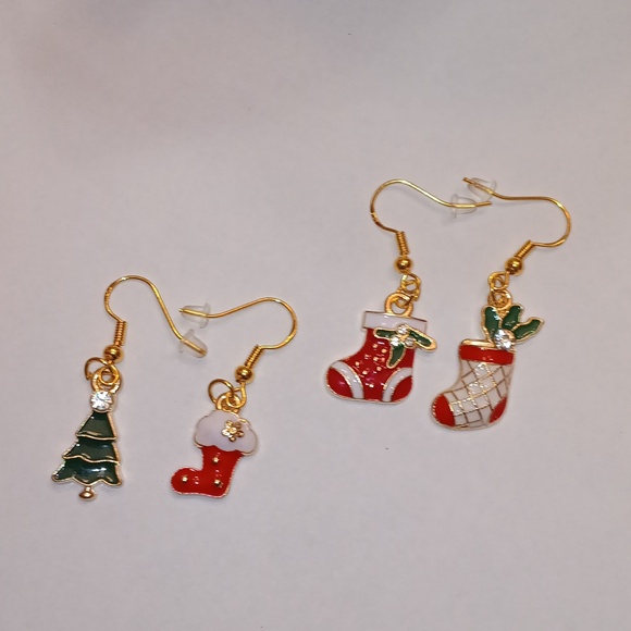 NWT Bundle of Two Adorable Pairs Of Christmas Dangling Earrings!! - Picture 2 of 4